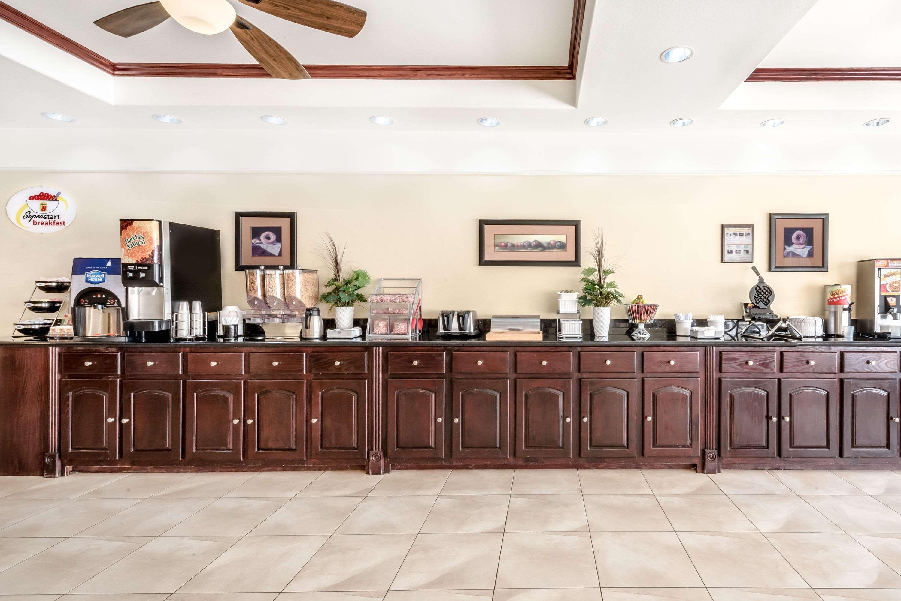 Super 8 By Wyndham Hidalgo At La Plaza Mall & Mcallen Airport Ngoại thất bức ảnh