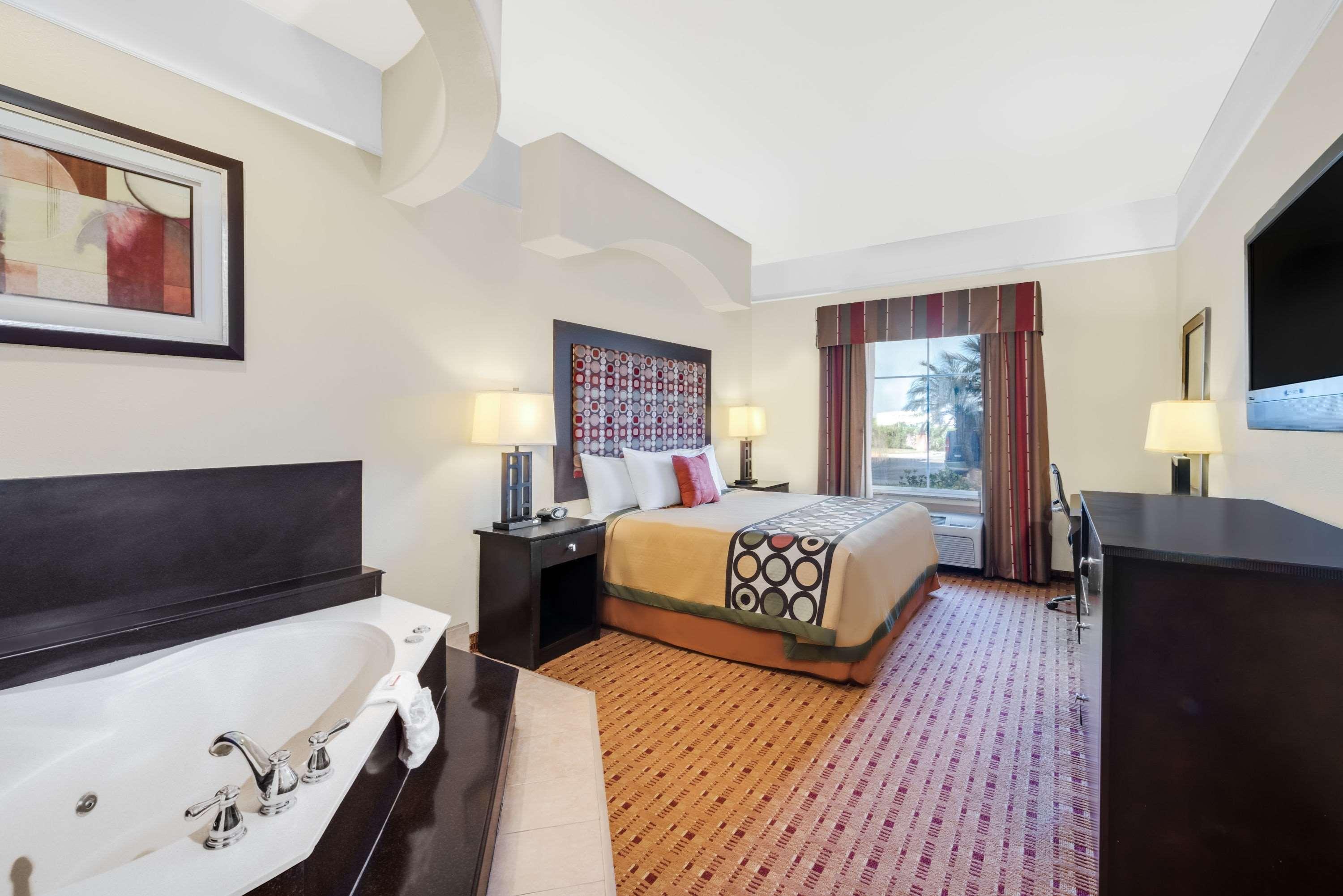 Super 8 By Wyndham Hidalgo At La Plaza Mall & Mcallen Airport Ngoại thất bức ảnh