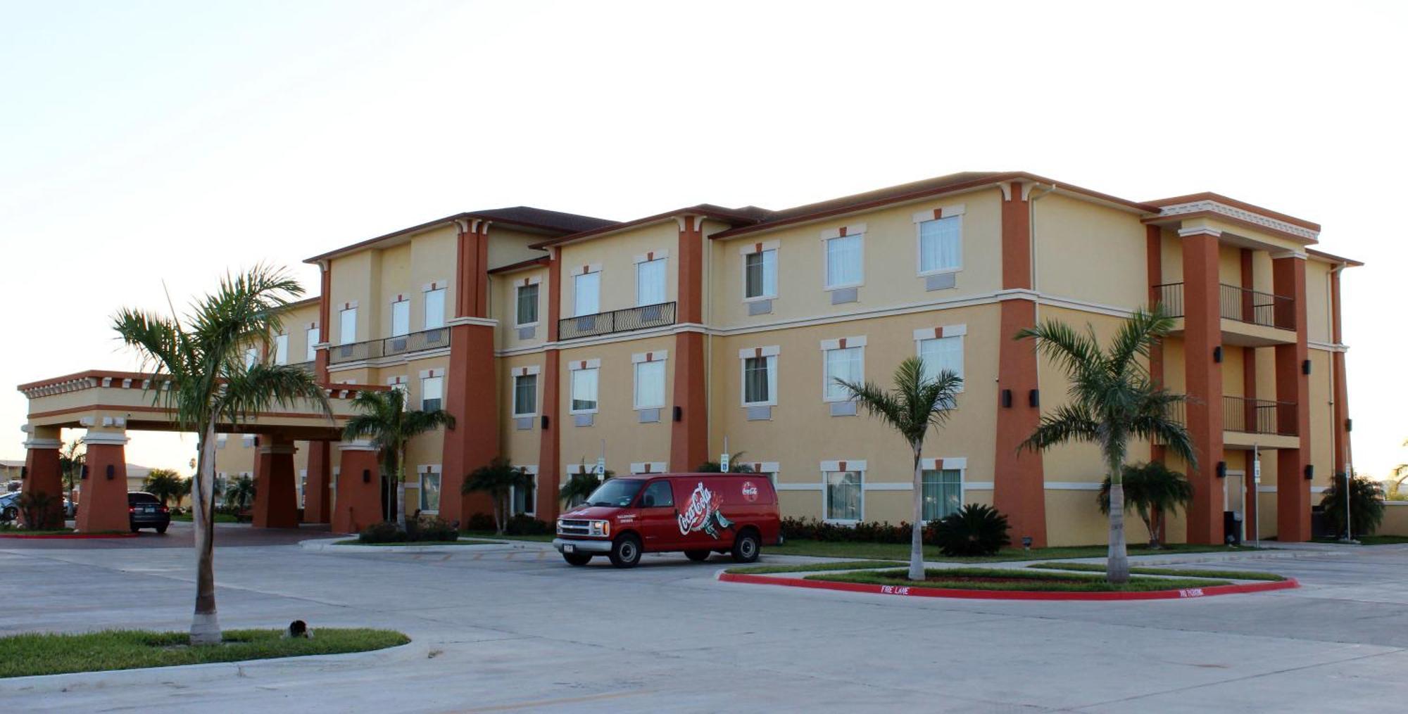 Super 8 By Wyndham Hidalgo At La Plaza Mall & Mcallen Airport Ngoại thất bức ảnh