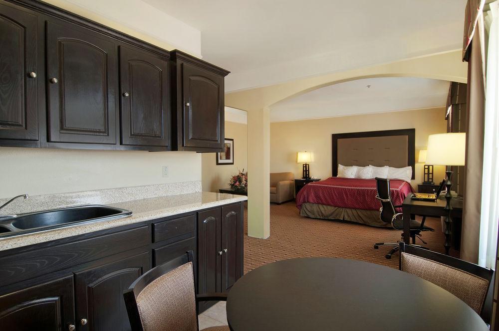 Super 8 By Wyndham Hidalgo At La Plaza Mall & Mcallen Airport Phòng bức ảnh