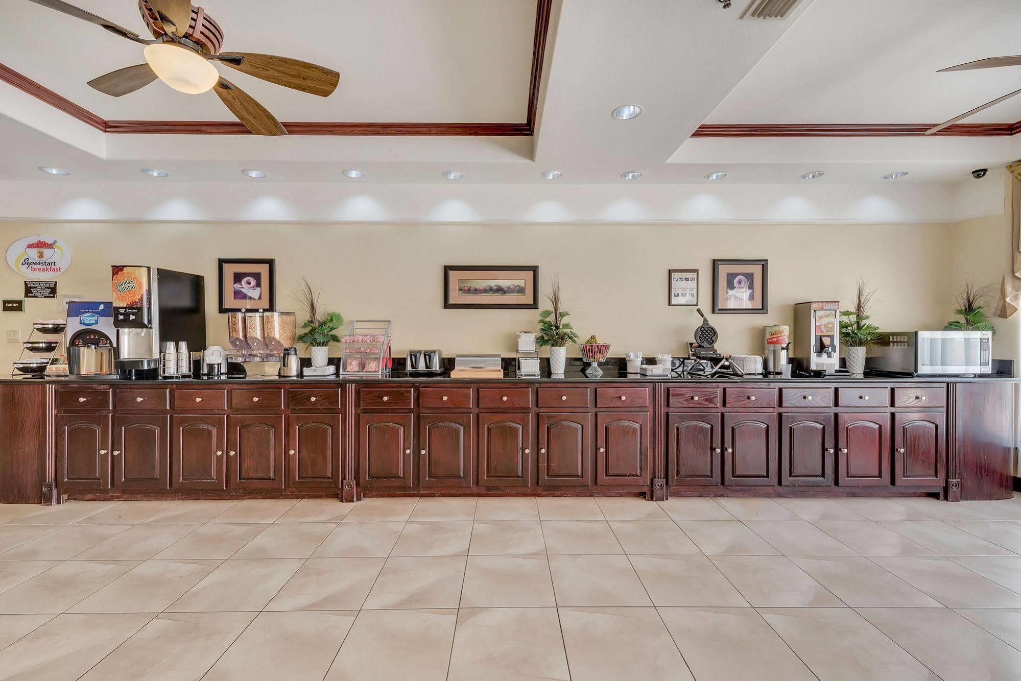 Super 8 By Wyndham Hidalgo At La Plaza Mall & Mcallen Airport Ngoại thất bức ảnh
