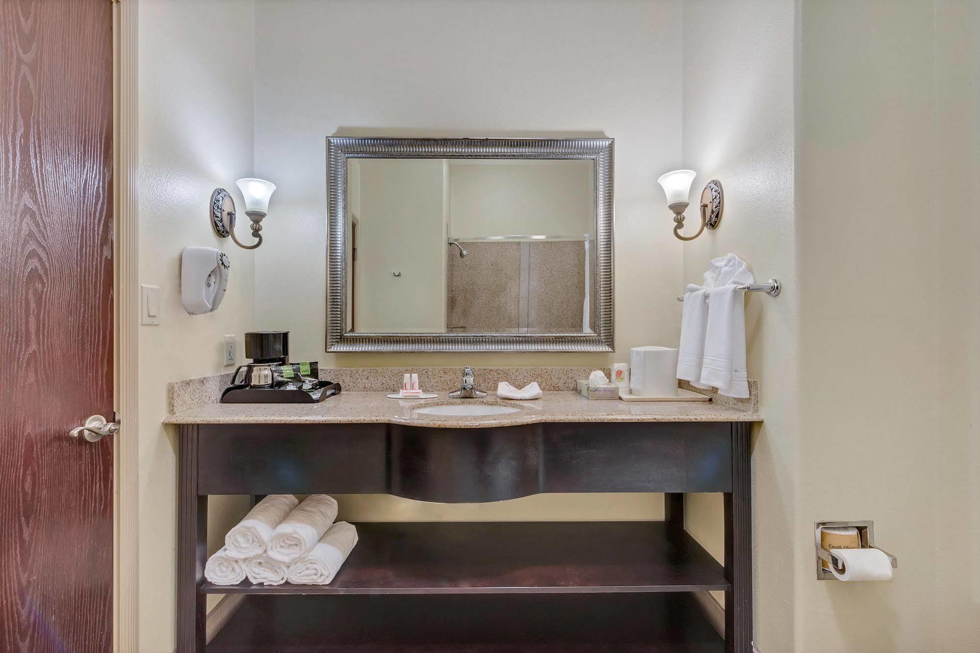 Super 8 By Wyndham Hidalgo At La Plaza Mall & Mcallen Airport Ngoại thất bức ảnh